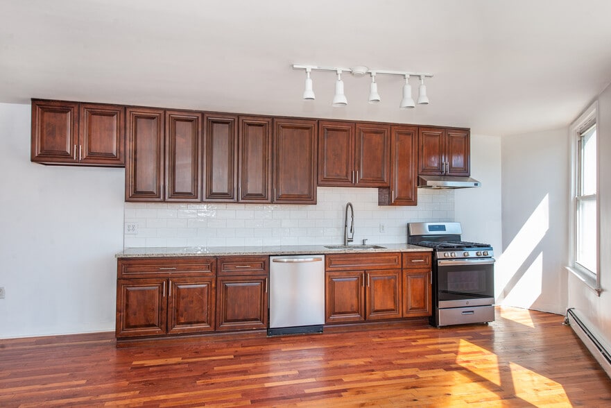 More Photos Of 611 Summit Ave, Union City Storefront Retail Residential For Sale