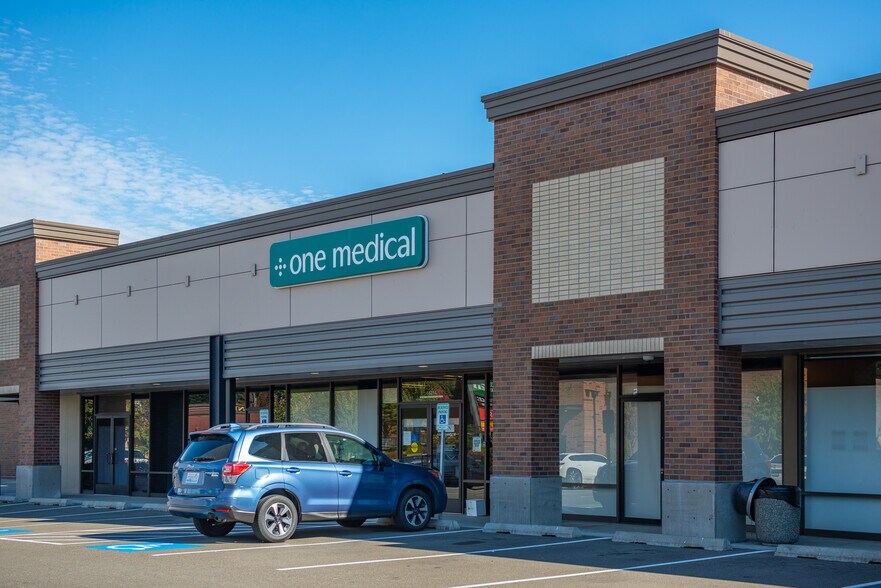 More Photos Of 15252 Aurora Ave N, Seattle General Retail For Lease