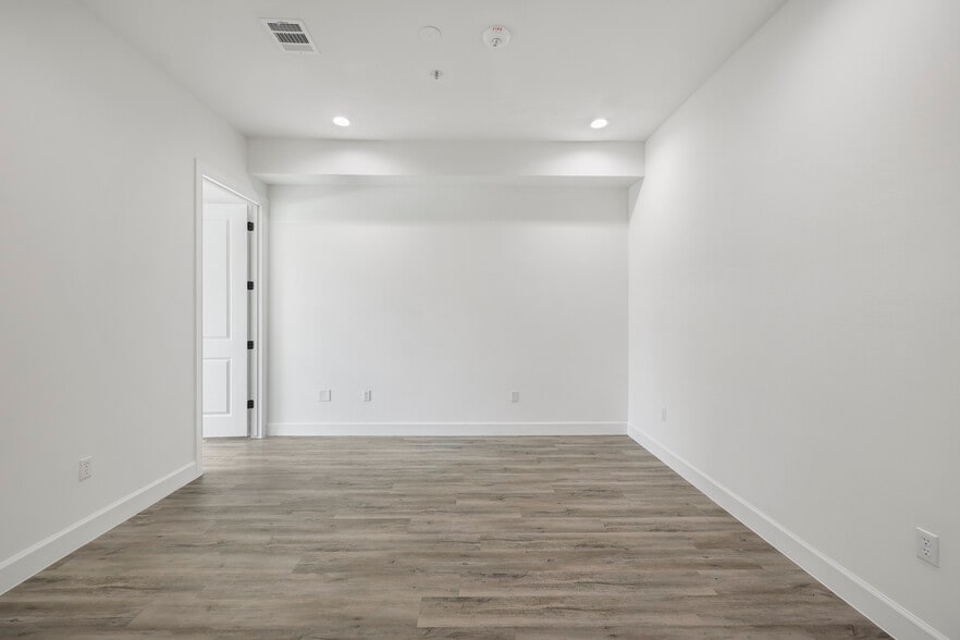 More Photos Of 284 Ed English Dr, Shenandoah Medical For Sale