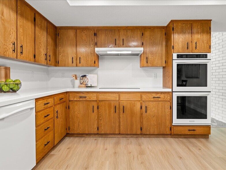 More Photos Of 115 NW Harmony Ln, Corvallis Specialty For Sale