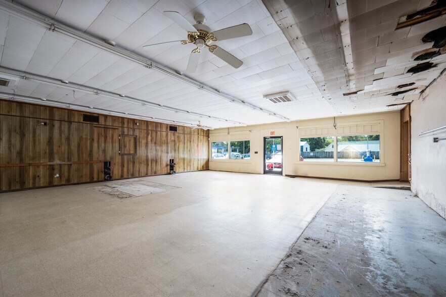 More Photos Of 121 Thompson St, Pittsboro Freestanding For Lease