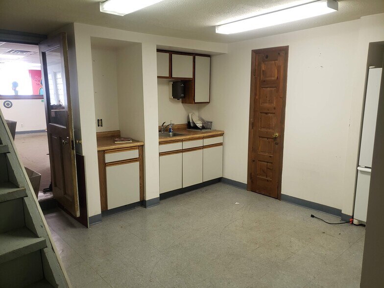 More Photos Of 3528 Warsaw Ave, Cincinnati Light Distribution For Lease