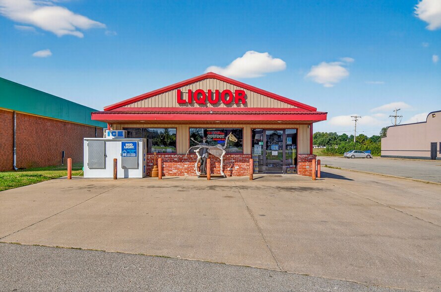 Primary Photo Of 1199 John Dahl Ave, Pawhuska General Retail For Sale