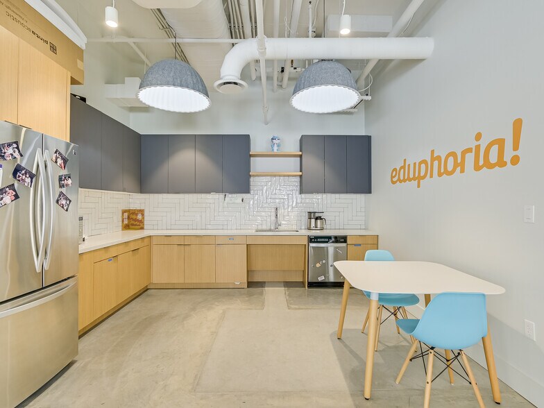 More Photos Of 1800 E 4th St, Austin Multifamily For Sale