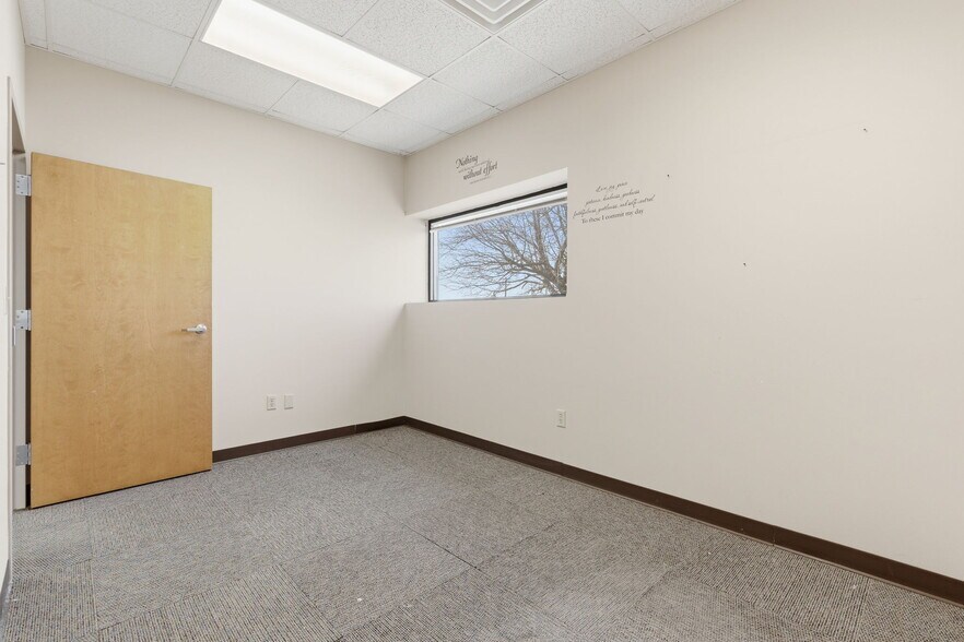 More Photos Of 1612 N Osteopathy, Kirksville Office For Sale