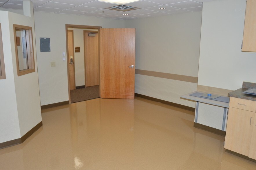 More Photos Of 23671 NW St Francis Blvd & NW Ambassador Blvd, Saint Francis Medical For Lease