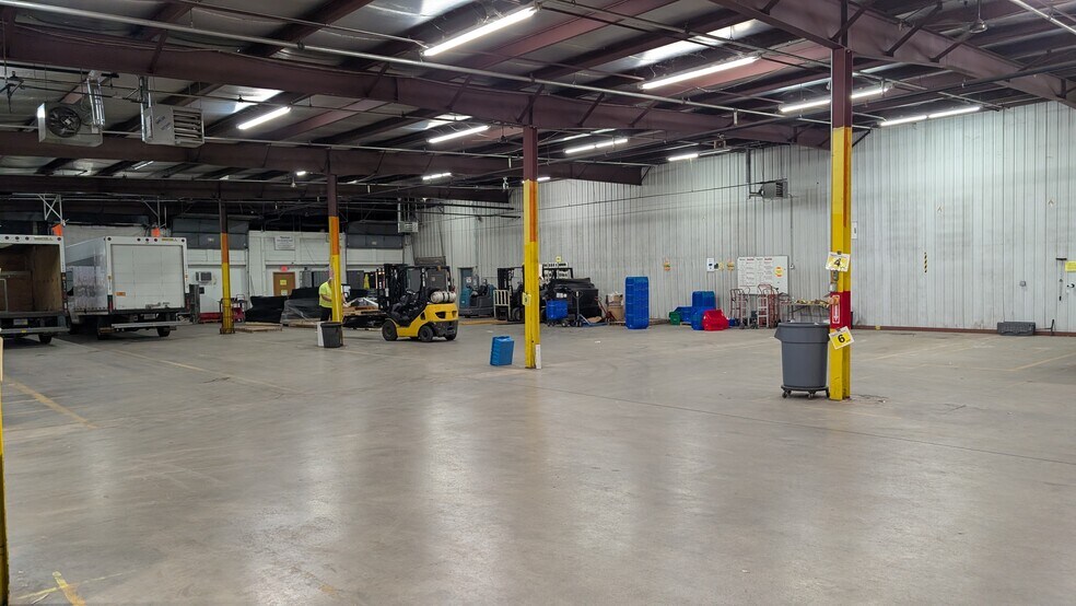 More Photos Of 2721 Hemstock St, La Crosse Warehouse For Sale