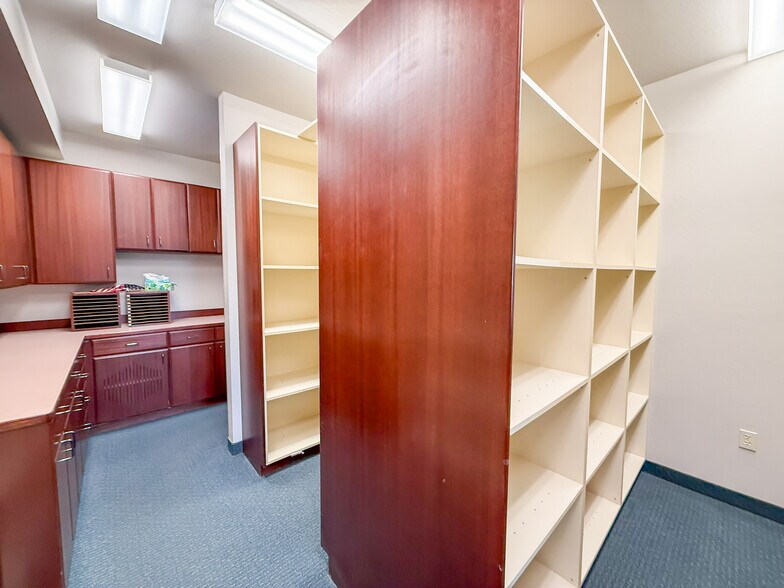 More Photos Of 910 S Scheuber Rd, Centralia Medical For Lease