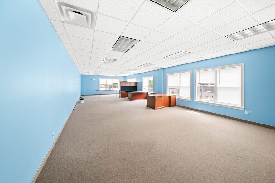 More Photos Of 140 N Franklin St, Holbrook Office For Sale