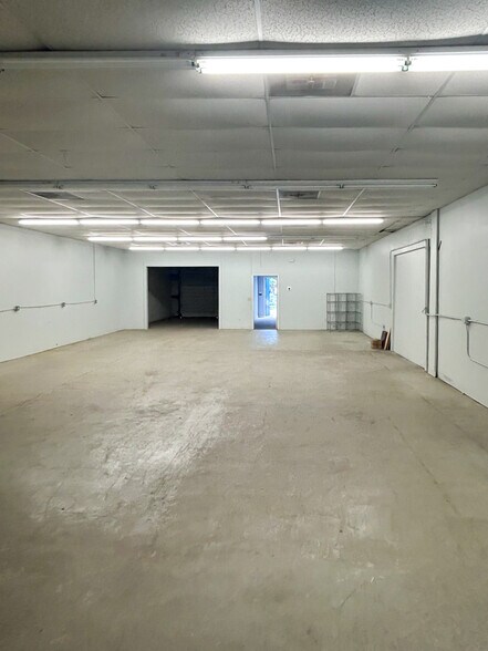 More Photos Of 1939 Belgrade Ave, Charleston Warehouse For Lease