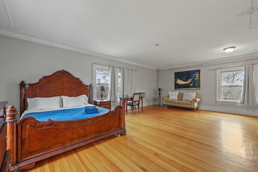 More Photos Of 74 Wendell Ave, Pittsfield Hotel For Sale