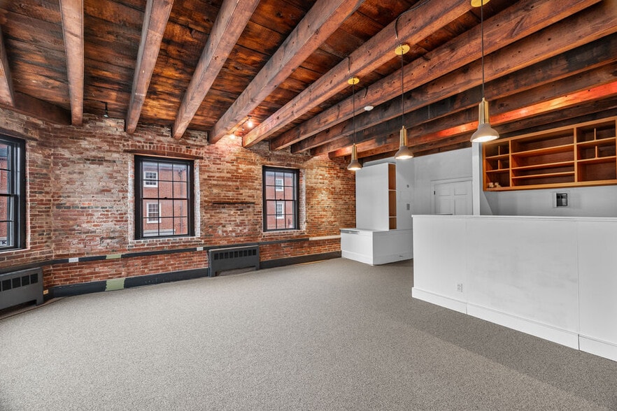 More Photos Of 2 Liberty St, Newburyport Office For Lease