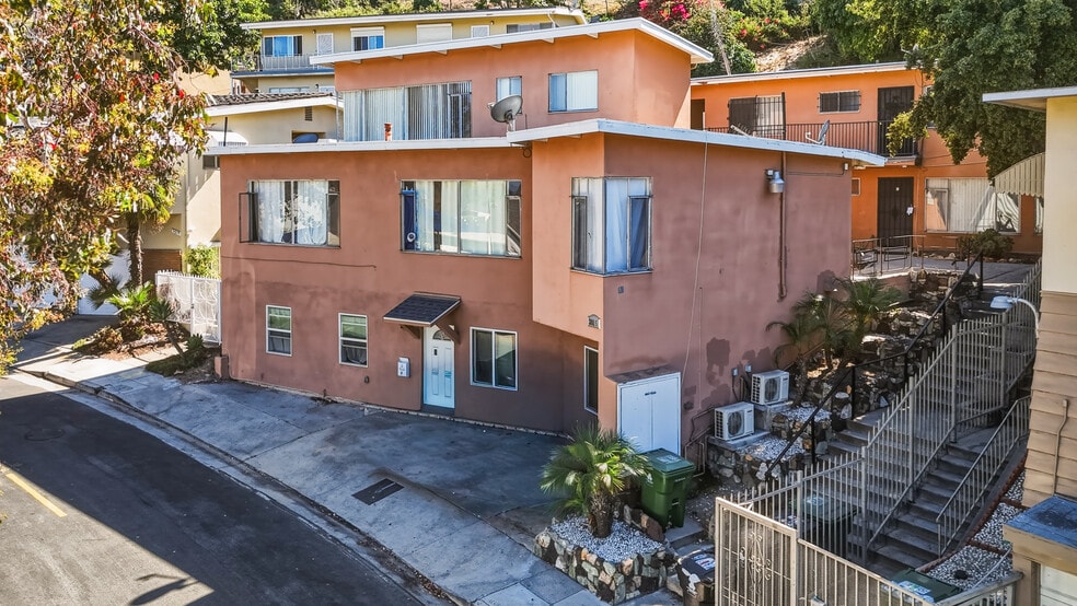 More Photos Of 3815 Don Tomaso Dr, Los Angeles Apartments For Sale