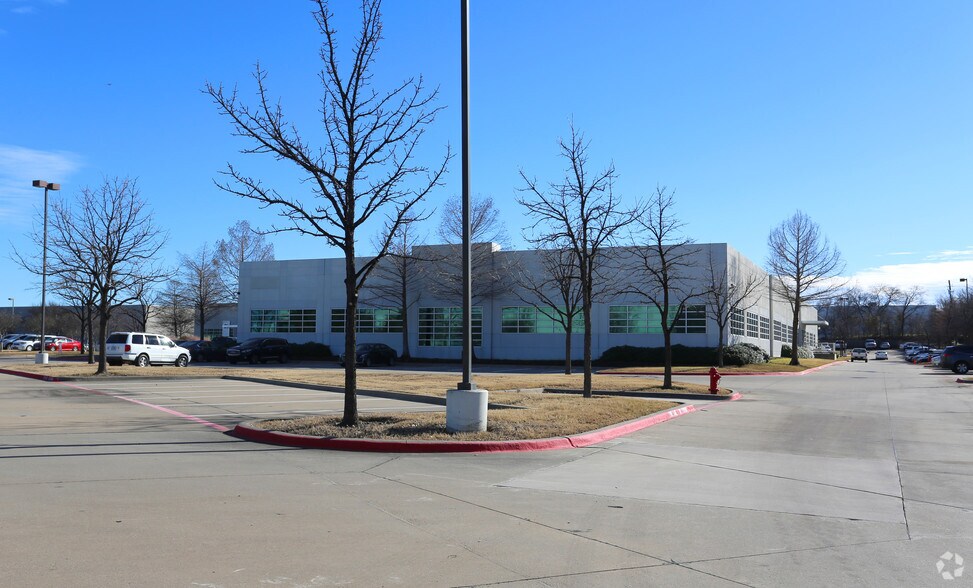 More Photos Of 631 S Royal Ln, Coppell Light Distribution For Lease