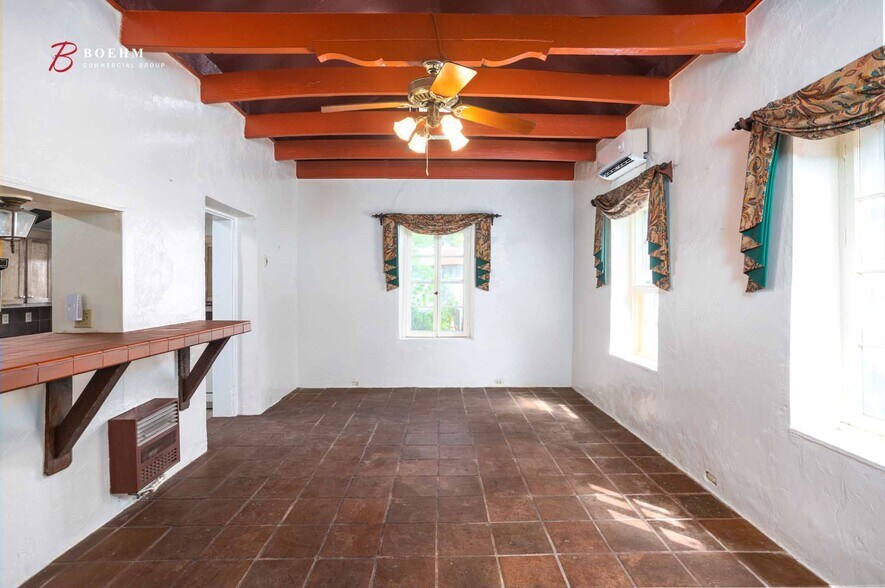 More Photos Of 514 Paris St, Castroville Storefront Retail Office For Sale