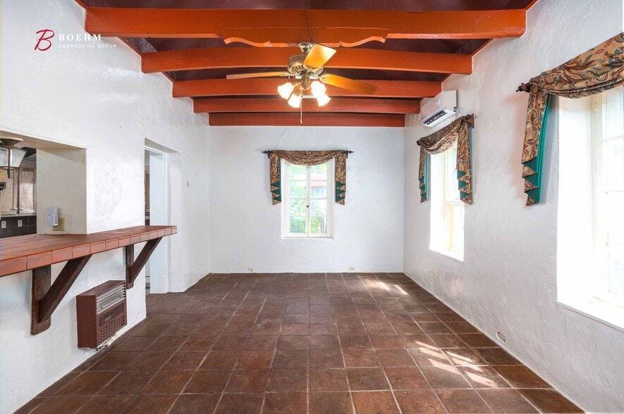 More Photos Of 514 Paris St, Castroville Storefront Retail Office For Sale