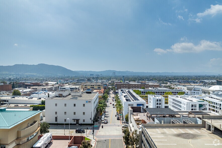 More Photos Of 300 N 3rd St, Burbank Office For Sale