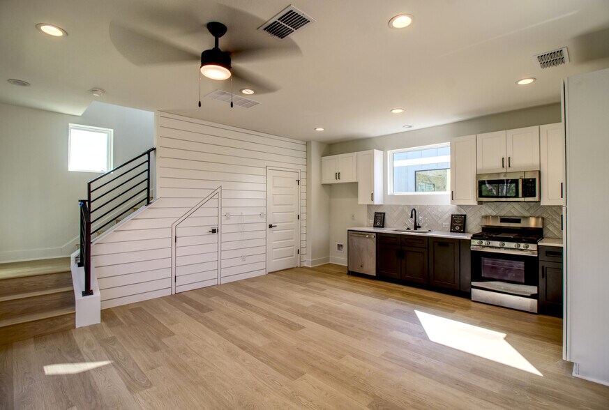 More Photos Of 2608 Bristol Dr, Austin Multifamily For Sale