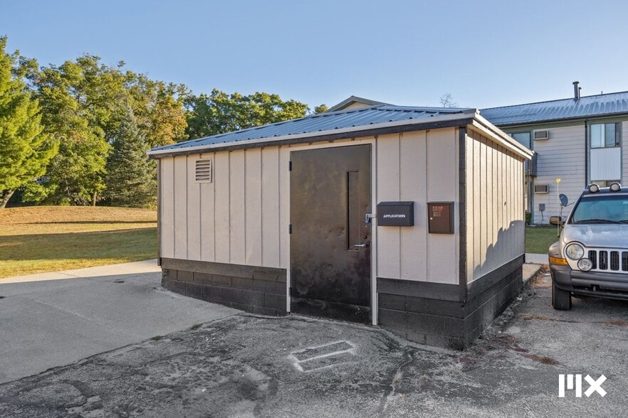 More Photos Of 70 N Lester St, White Cloud Apartments For Sale