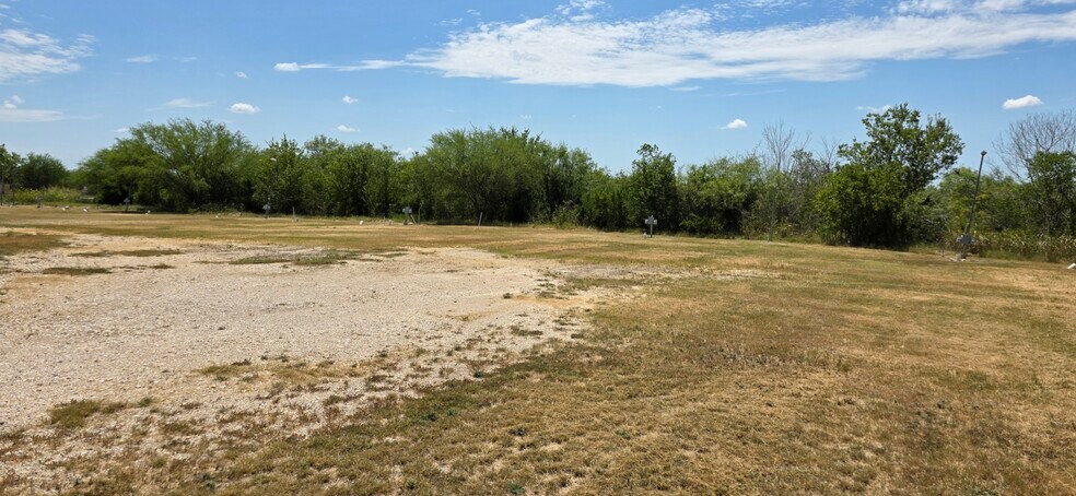 More Photos Of 200 W 3rd Ave, Nixon Land For Lease