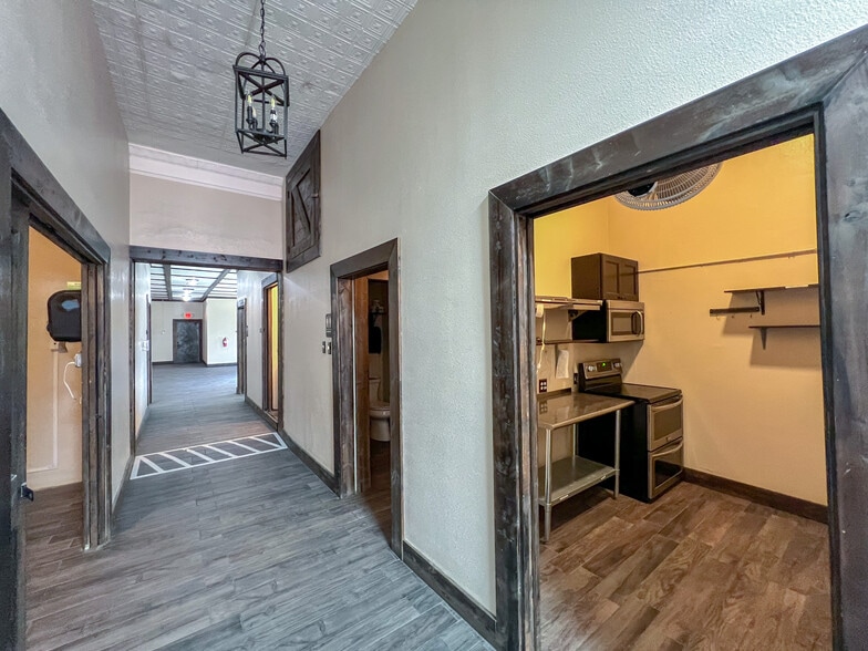 More Photos Of 114 N 5th St, Alpine Storefront For Sale