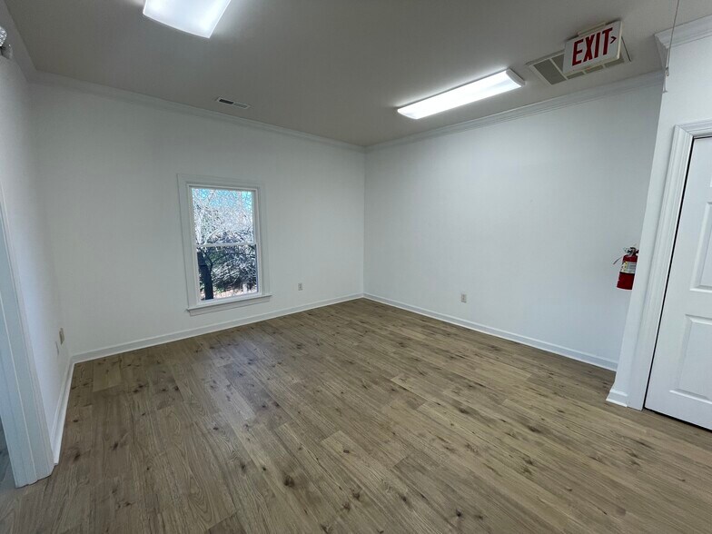 More Photos Of 111 Windel Dr, Raleigh Office Residential For Sale