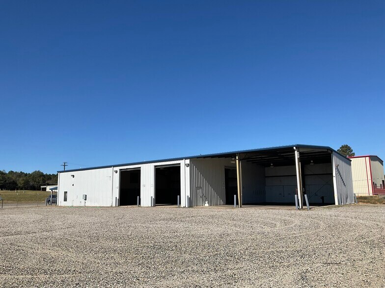 More Photos Of 211 Corporate Dr, Sibley Industrial For Lease