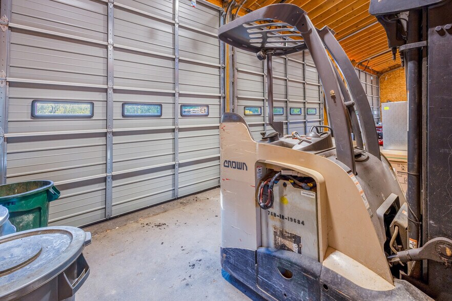 More Photos Of 28 Commercial Ct, Auburn Manufacturing For Sale