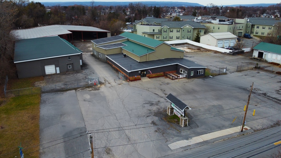 More Photos Of 1870 Hamburg St, Schenectady Freestanding For Lease