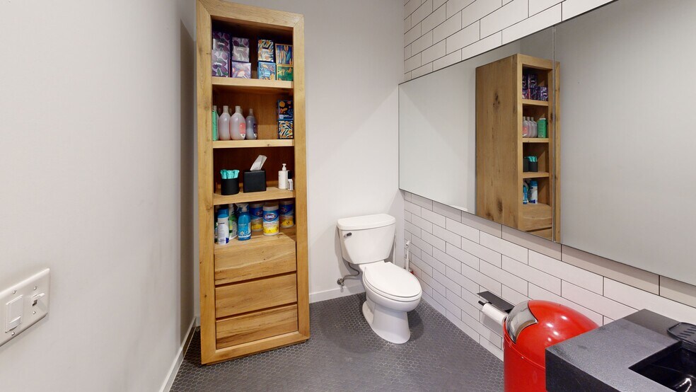 More Photos Of 1643 N Milwaukee Ave, Chicago Office For Lease