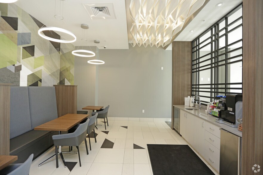 More Photos Of 8045 Metcalf Ave, Overland Park Apartments For Lease