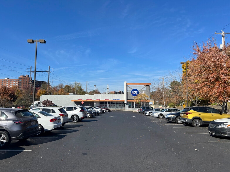 More Photos Of 301 W Chelten Ave, Philadelphia Supermarket For Lease