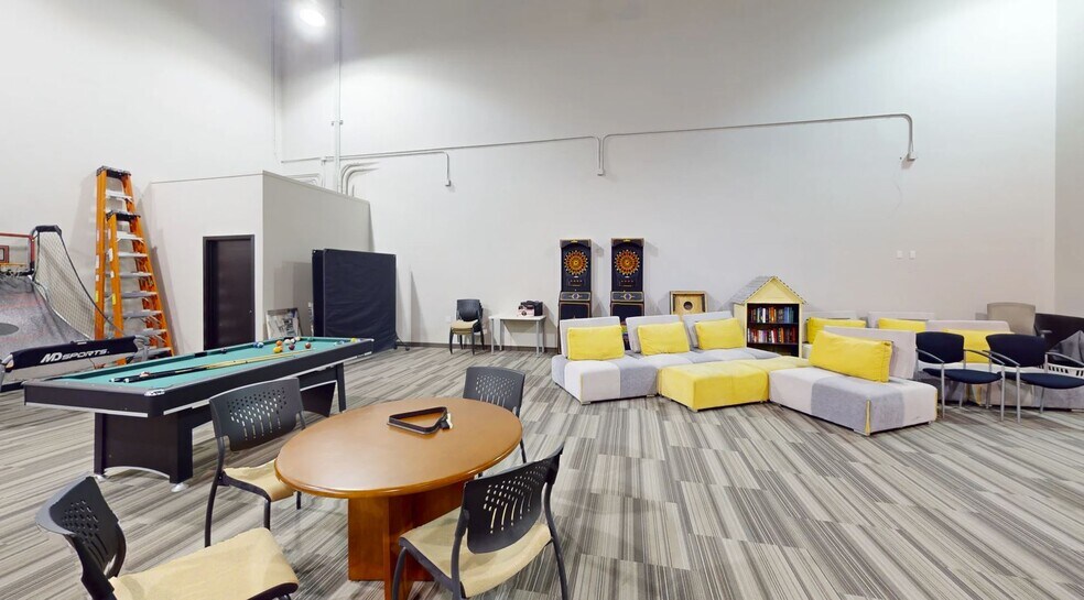 More Photos Of 4323 E Cotton Center Blvd, Phoenix Light Manufacturing For Lease
