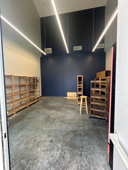 More Photos Of 5212 Bridge St, Tampa Storefront Retail Office For Lease