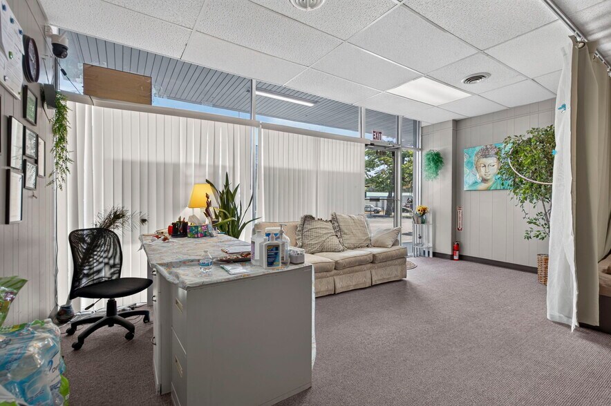 More Photos Of 1950 S Glenstone Ave, Springfield Storefront For Sale