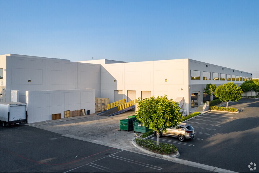 More Photos Of 1610 E Saint Andrew Pl, Santa Ana Office For Lease