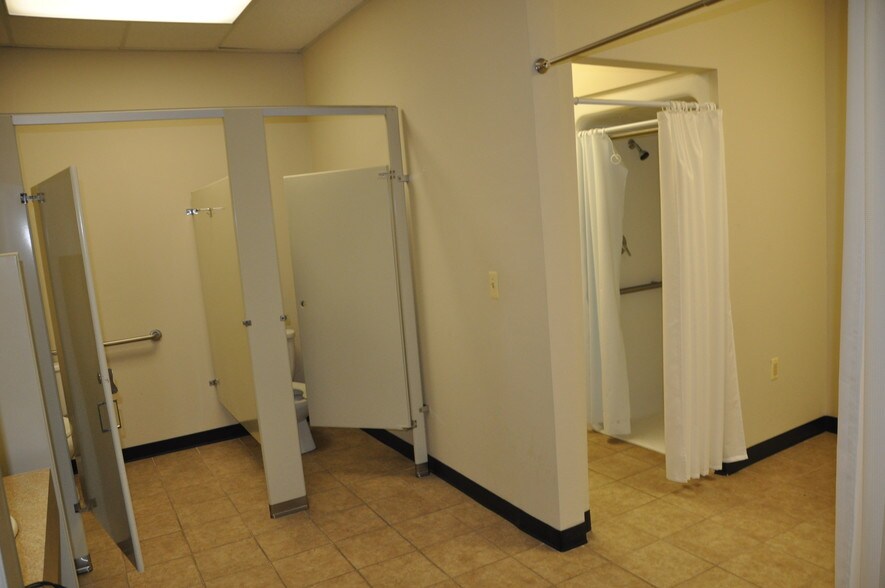 More Photos Of 585 Prospect St, Lakewood Warehouse For Lease