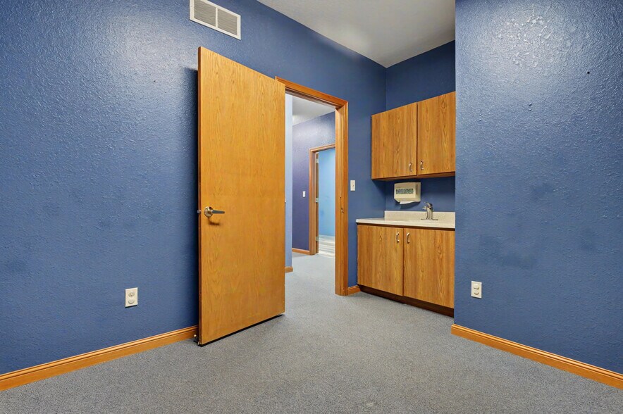 More Photos Of 819 Southwestern Run, Youngstown Medical For Sale