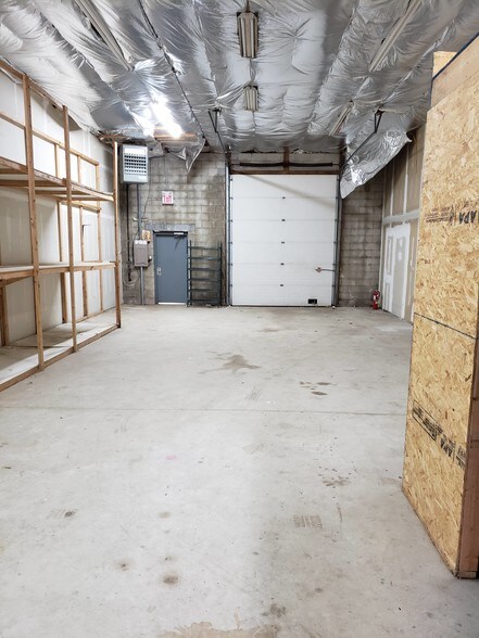 More Photos Of 301-321 Pinedge Dr, Berlin Unknown For Lease