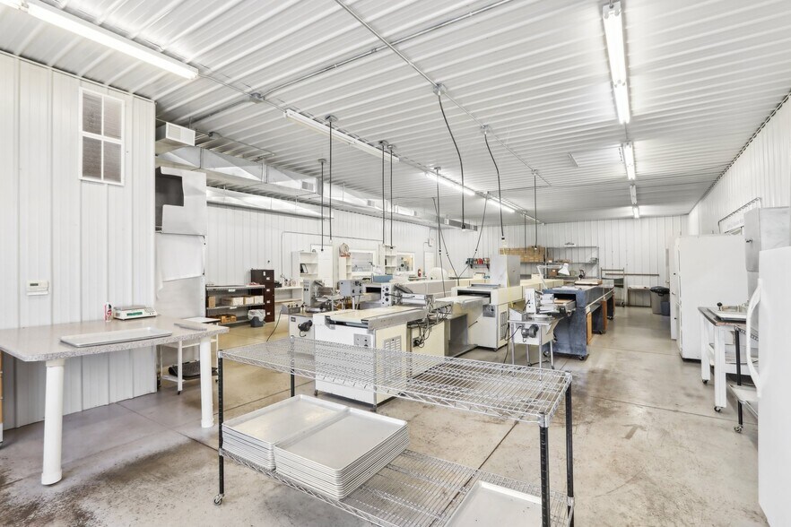 More Photos Of 680 Enterprise Dr, Lake Mills Freestanding For Lease