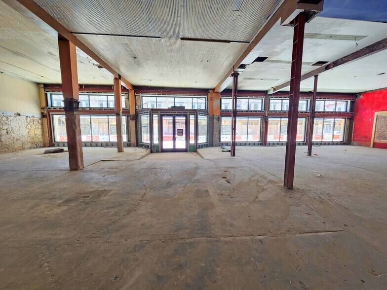 More Photos Of 333-341 W Commerce St, San Antonio Storefront For Lease