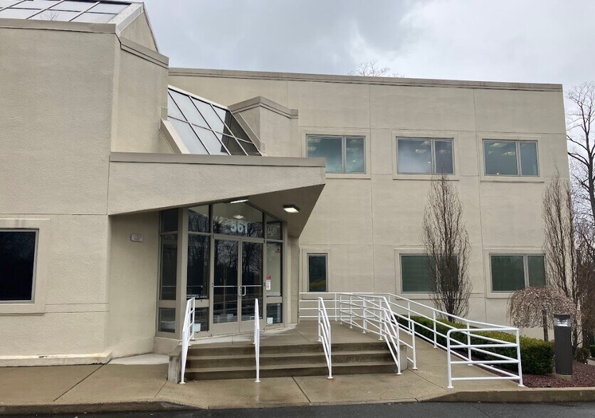 More Photos Of 561 Cranbury Rd, East Brunswick Medical For Sale