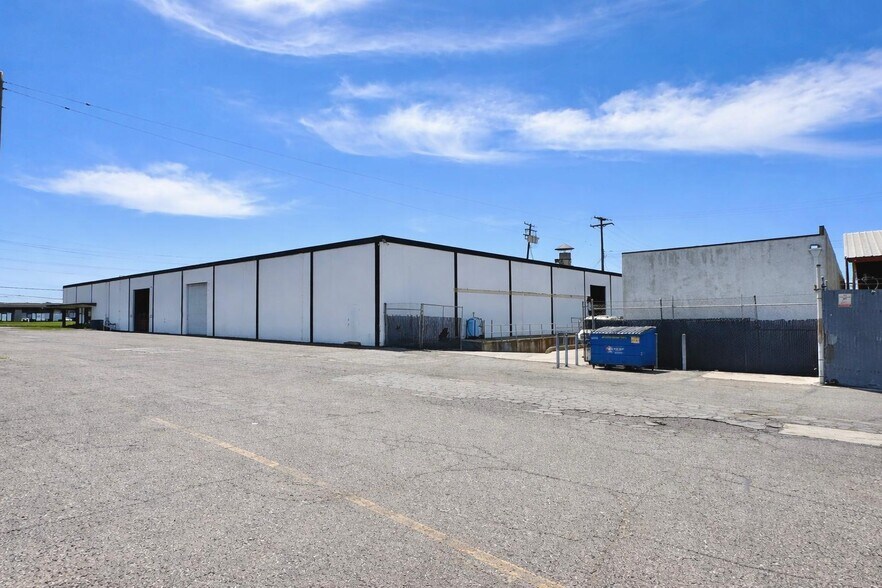 More Photos Of 1005 E Orangethorpe Ave, Anaheim Warehouse For Sale