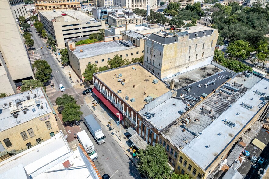 More Photos Of 124 E Crockett St, San Antonio Loft Creative Space For Lease