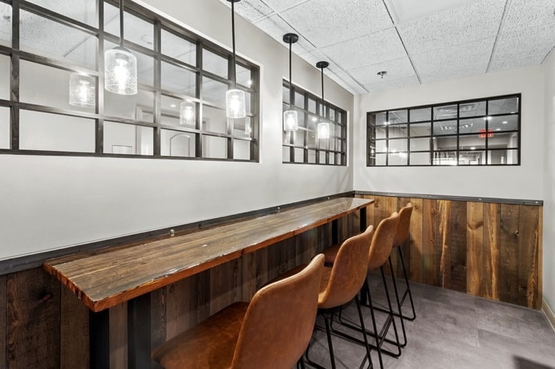 More Photos Of 555 S Perryville Rd, Rockford Office For Lease