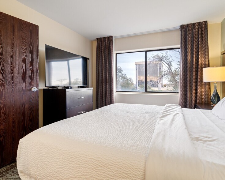 More Photos Of 2515 19th St, Lubbock Hotel For Sale