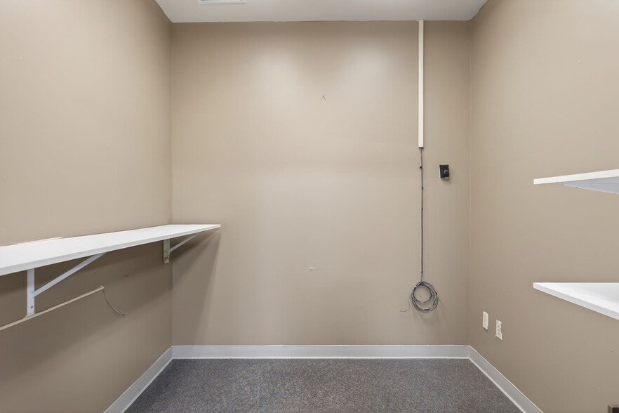 More Photos Of 948 E Main St, Santa Paula Bank For Sale