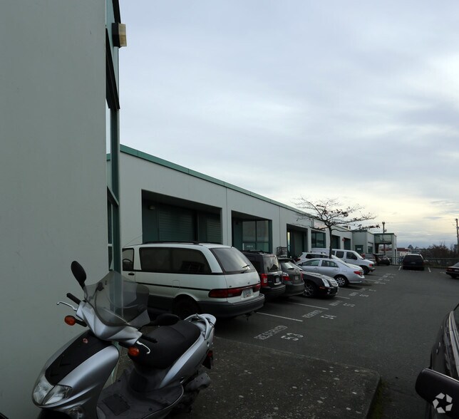 More Photos Of 2516 Bridge St, Victoria Storefront Retail Office For Lease