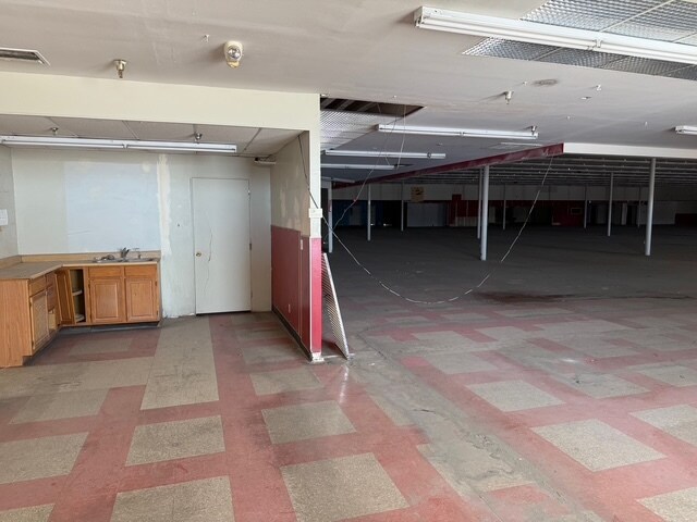 More Photos Of 967 Hancock Rd, Bullhead City General Retail For Sale
