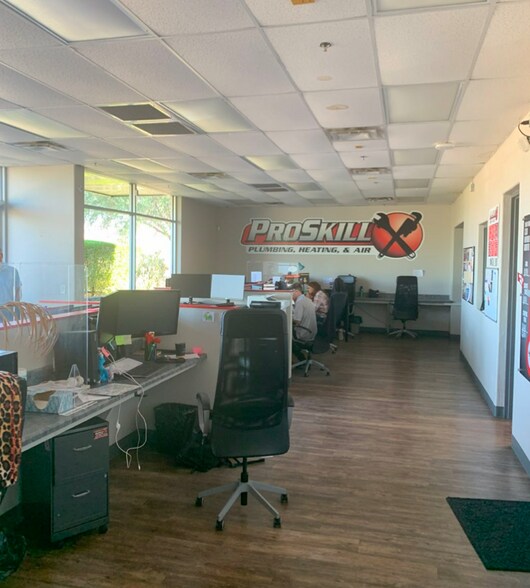 More Photos Of 4215 W Fortune Dr, Anthem Showroom For Lease